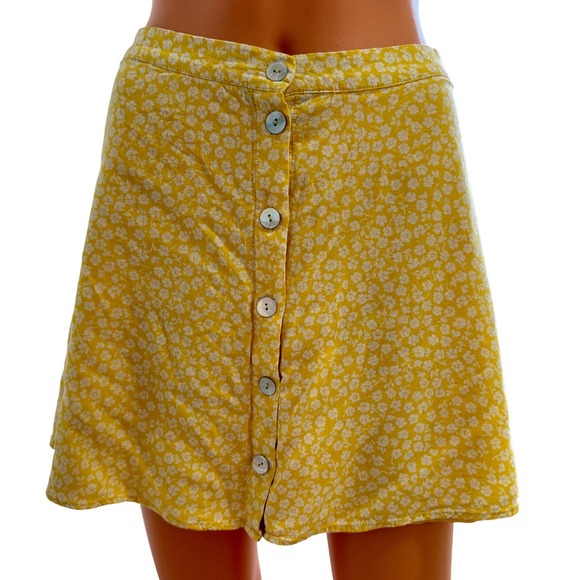H&M Divided Dresses & Skirts - Skirt H&M Divided Yellow Floral Button Front Mini Skirt Size 6 Womens Viscose